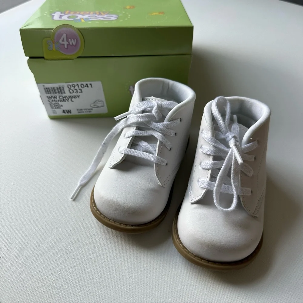 Teeny Toes White Baby Walker Shoes